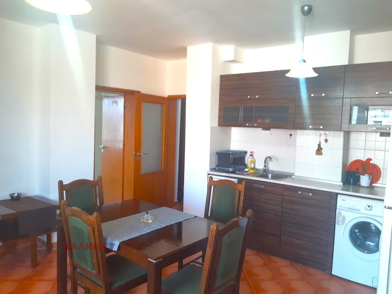 Дава под нем  3-стаен, град София, Център •  700 € • ID 44056596 — holmes.bg - [1] 
