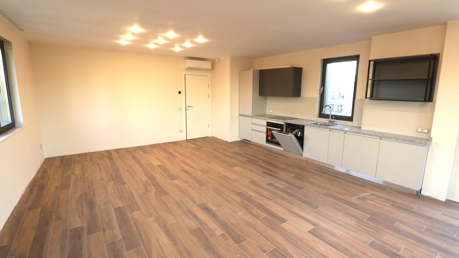 Дава под наем 4-СТАЕН, гр. София, Изток, снимка 3 - Апартаменти - 53613246