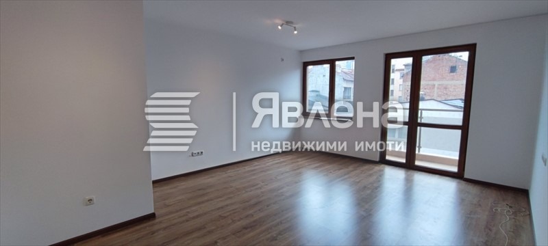 Издаје се  1 спаваћа соба Софија , Центар , 65 м2 | 80859428