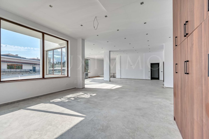 En renta  Comercio Sofia , Vladaya , 155 metros cuadrados | 79241192