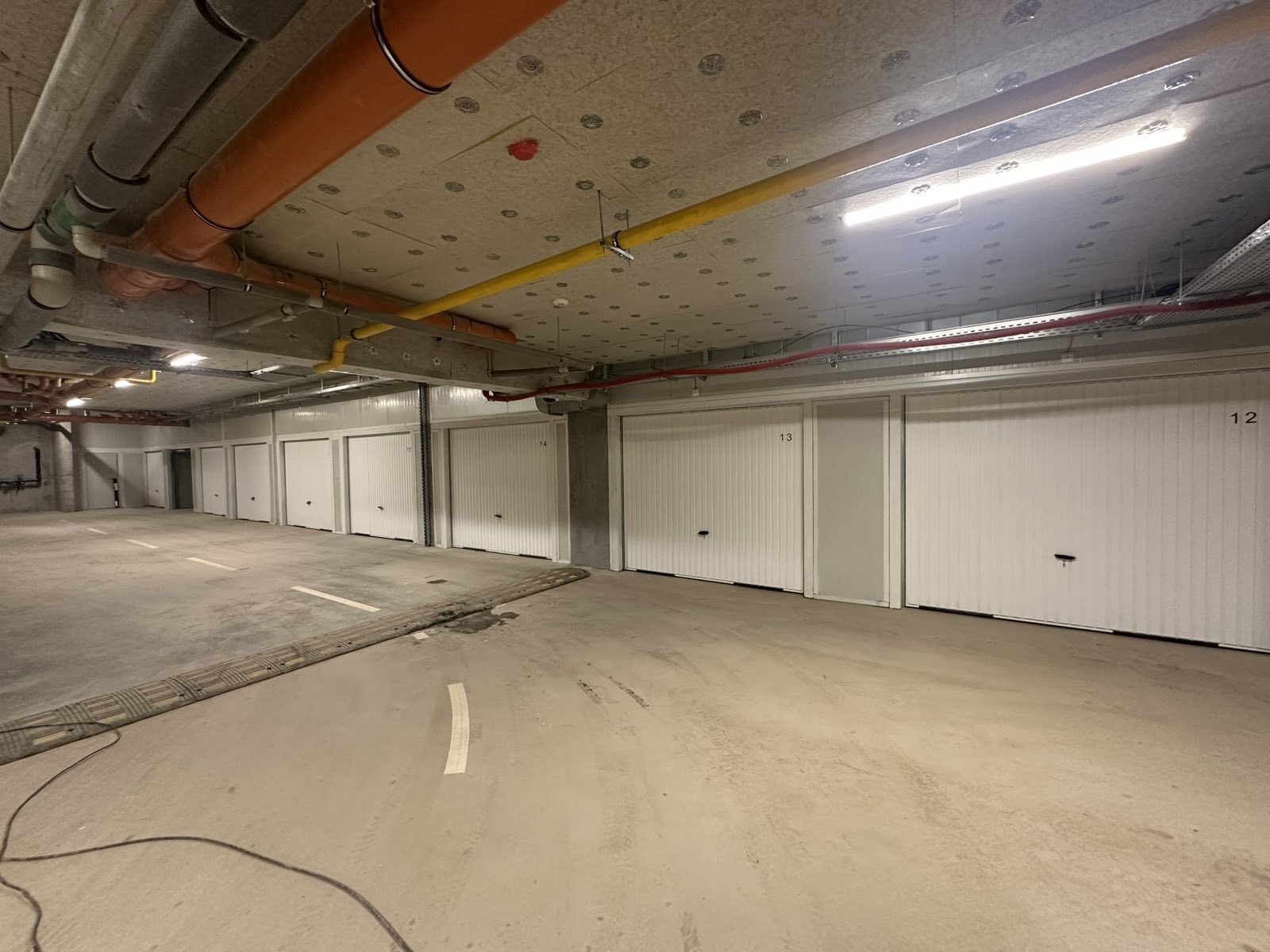 Дава под наем ГАРАЖ, ПАРКОМЯСТО, гр. София, Малинова долина, снимка 2 - Гаражи и паркоместа - 53702352