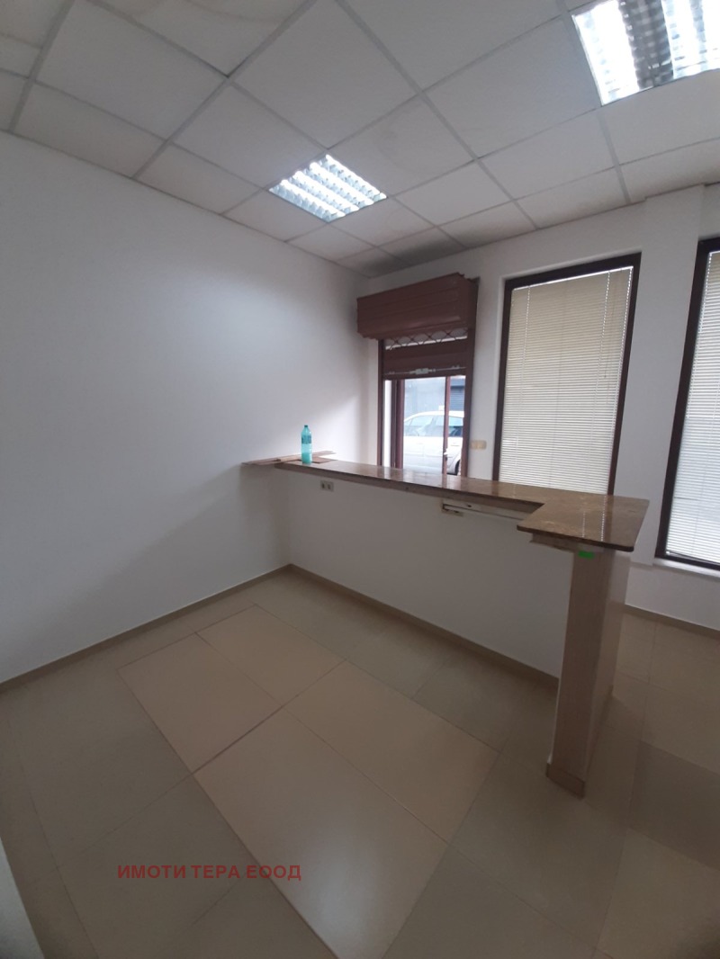 Дава под наем ОФИС, гр. Варна, Колхозен пазар, снимка 3 - Офиси - 53214323