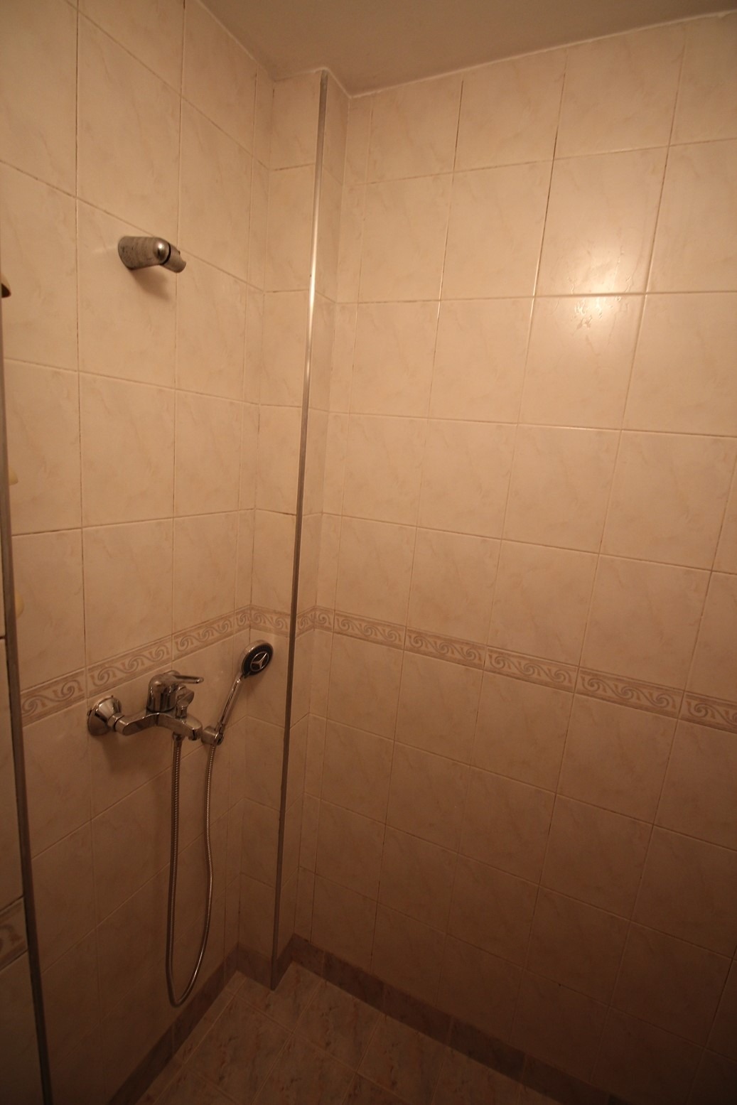Дава под наем КЪЩА, гр. Бургас, Ветрен, снимка 5 - Къщи - 54640845