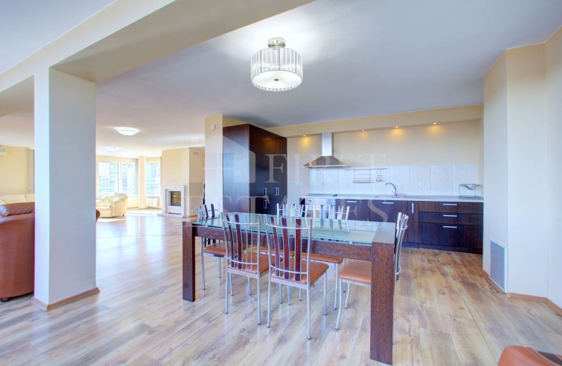 Zu vermieten  3 Schlafzimmer Sofia , Zentar , 240 qm | 18095267 - Bild [5]