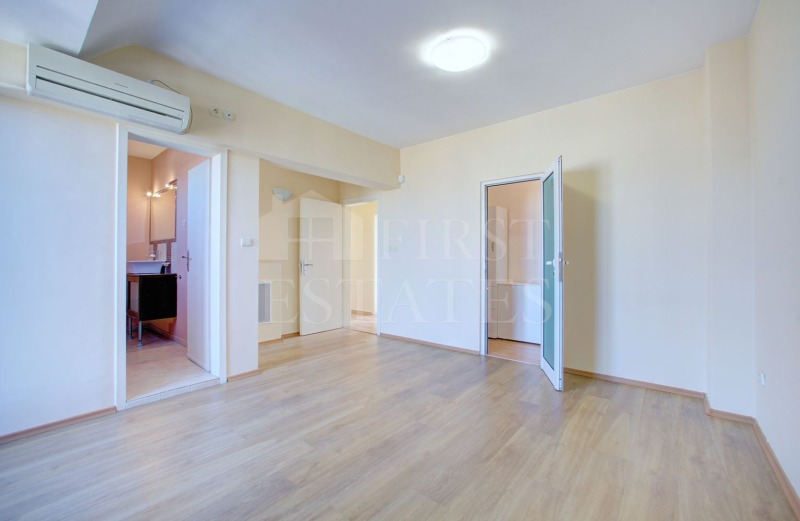 Zu vermieten  3 Schlafzimmer Sofia , Zentar , 240 qm | 18095267 - Bild [9]