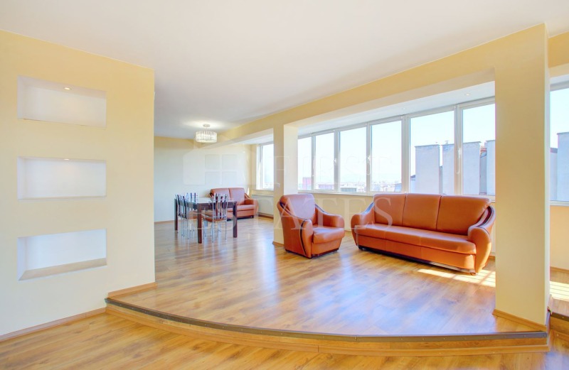 Zu vermieten  3 Schlafzimmer Sofia , Zentar , 240 qm | 18095267 - Bild [4]