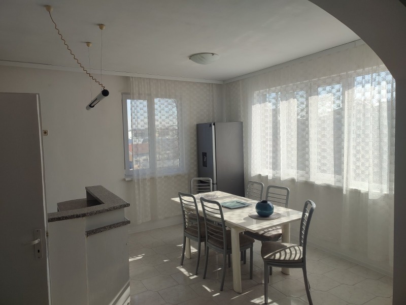 Дава под наем 3-СТАЕН, гр. Пловдив, Христо Смирненски