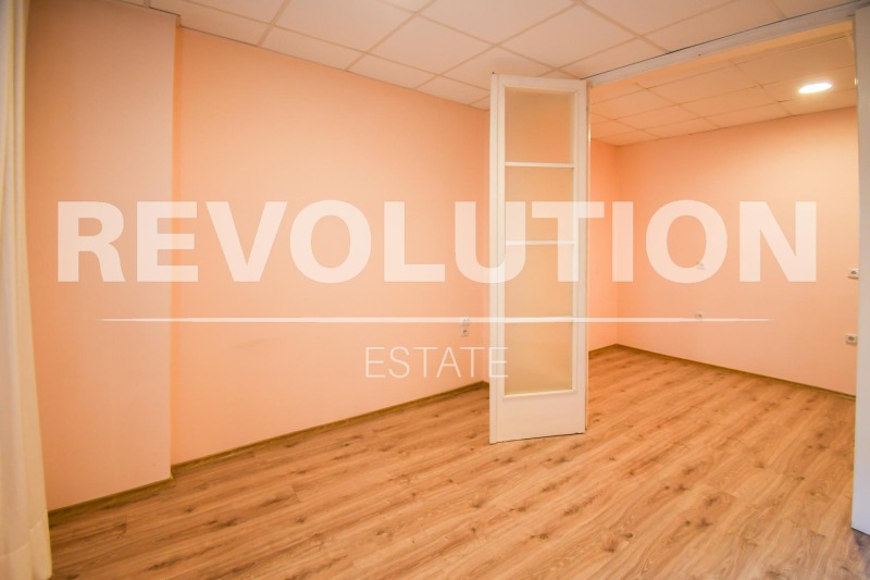 Дава под нем  2-стаен, град София, Докторски паметник •  500 EUR • ID 40891210 — holmes.bg - [1] 