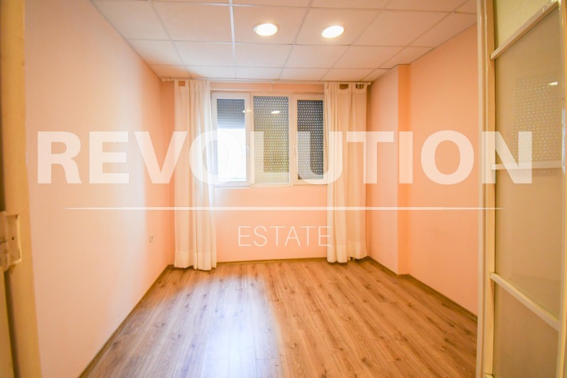 Издаје се  1 спаваћа соба Софија , Докторски паметник , 50 м2 | 58010358 - слика [4]