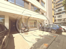 Butikk Zona B-18, Sofia 1