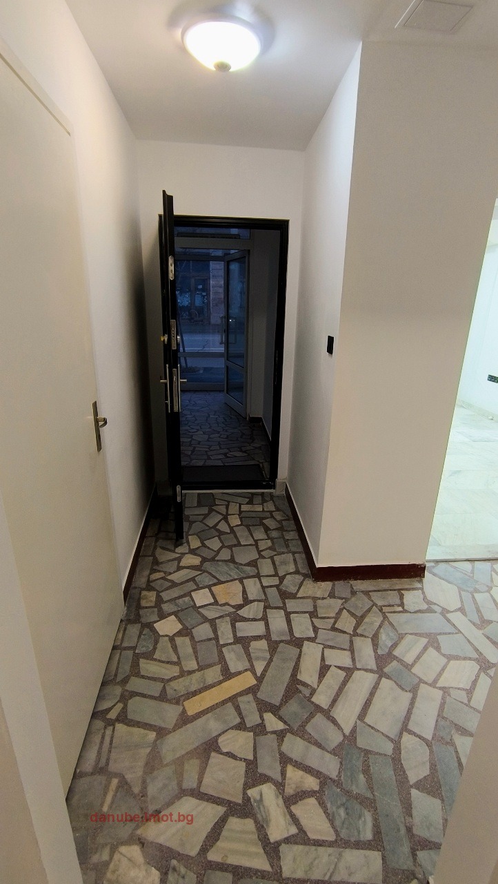 Дава под наем МАГАЗИН, гр. Русе, Център, снимка 3 - Магазини - 52867694