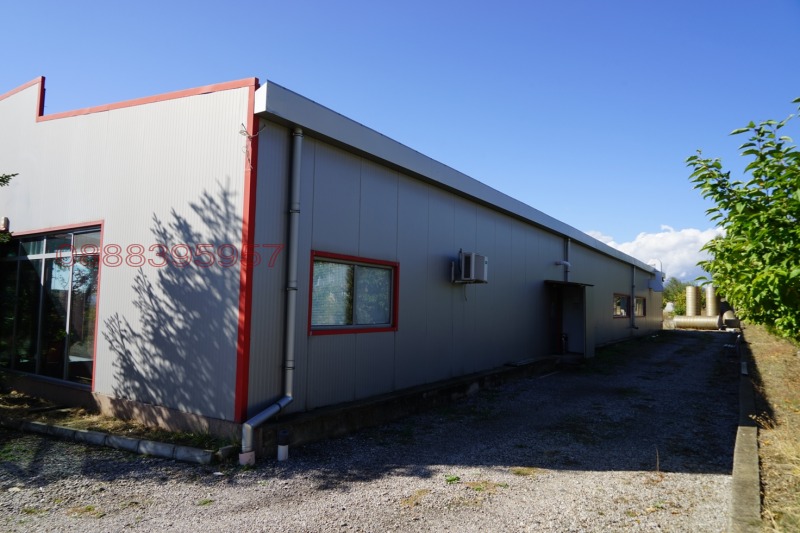 Дава под наем ПРОМ. ПОМЕЩЕНИЕ, гр. Карлово, област Пловдив, снимка 2 - Производствени сгради - 53168779