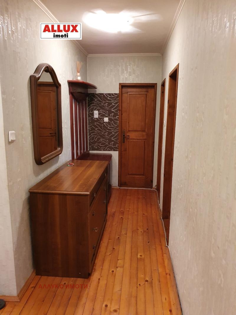 De inchiriat  2 dormitoare Ruse , Țentâr , 100 mp | 33192154 - imagine [12]