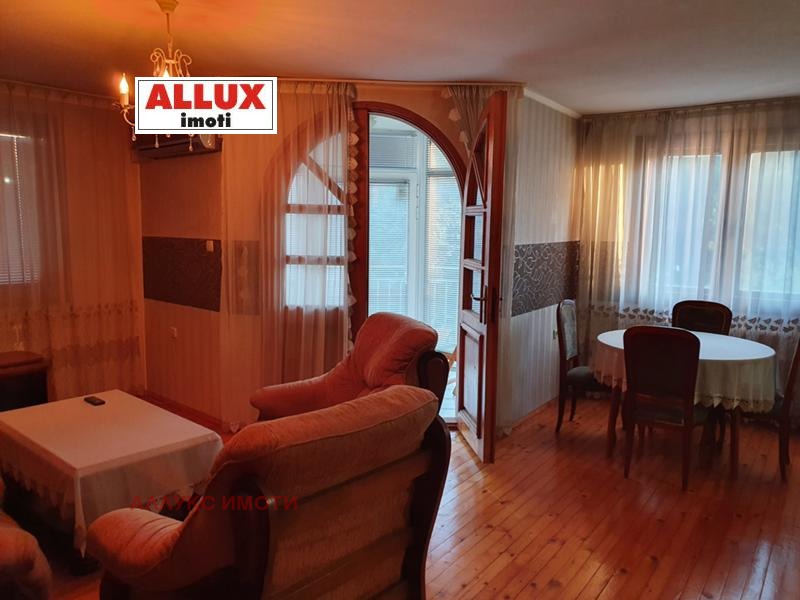 Da affittare  2 camere da letto Ruse , Tsentar , 100 mq | 33192154 - Immagine [2]