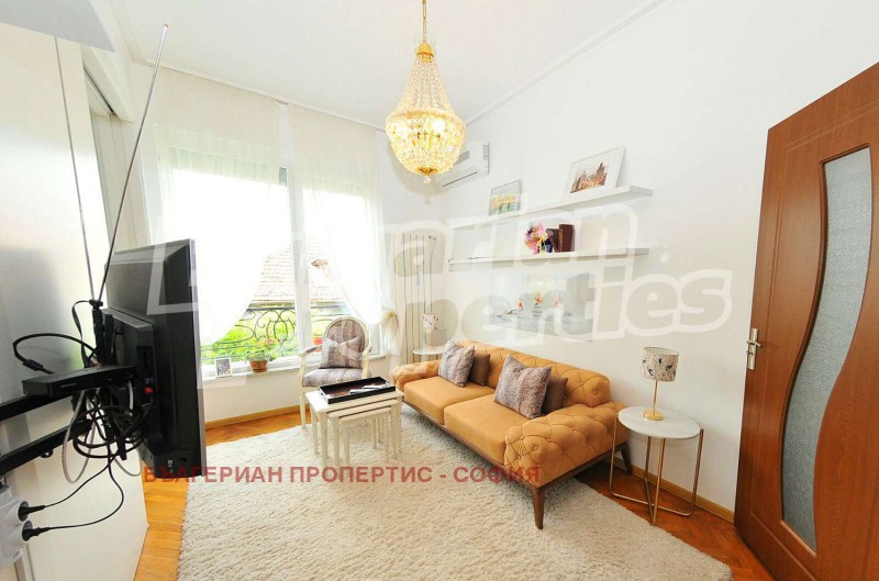 Дава под нем  3-стаен, град София, Център •  700 EUR • ID 94979893 — holmes.bg - [1] 