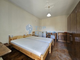 Kamer Tsentar, Veliko Tarnovo 1