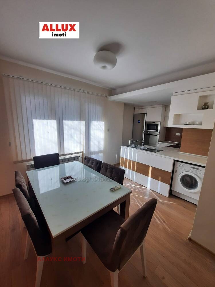 Дава под наем  3-стаен град Русе , Централен южен район , 80 кв.м | 61510984