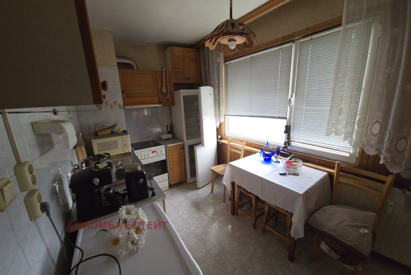 Дава под Наем 2-СТАЕН в град София, Овча купел 2 - 65 кв.м / 500 € » 977.92 лв., КОЛОМБА ЕСТЕЙТ