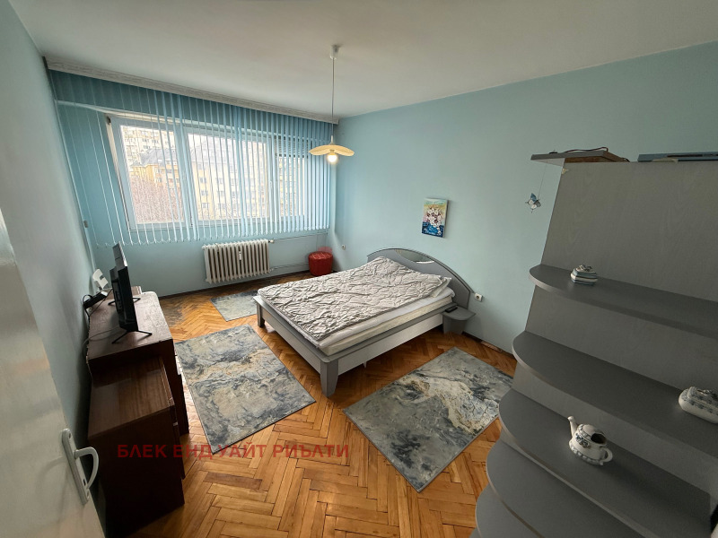 Дава под Наем 3-СТАЕН в град София, Гоце Делчев - 90 кв.м / 700 € » 1 369.08 лв., БЛЕК ЕНД УАЙТ РИЪЛТИ