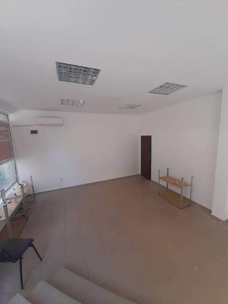 Дава под нем  Офис, град Варна, Лятно кино Тракия •  475 EUR • ID 72764449 — holmes.bg - [1] 