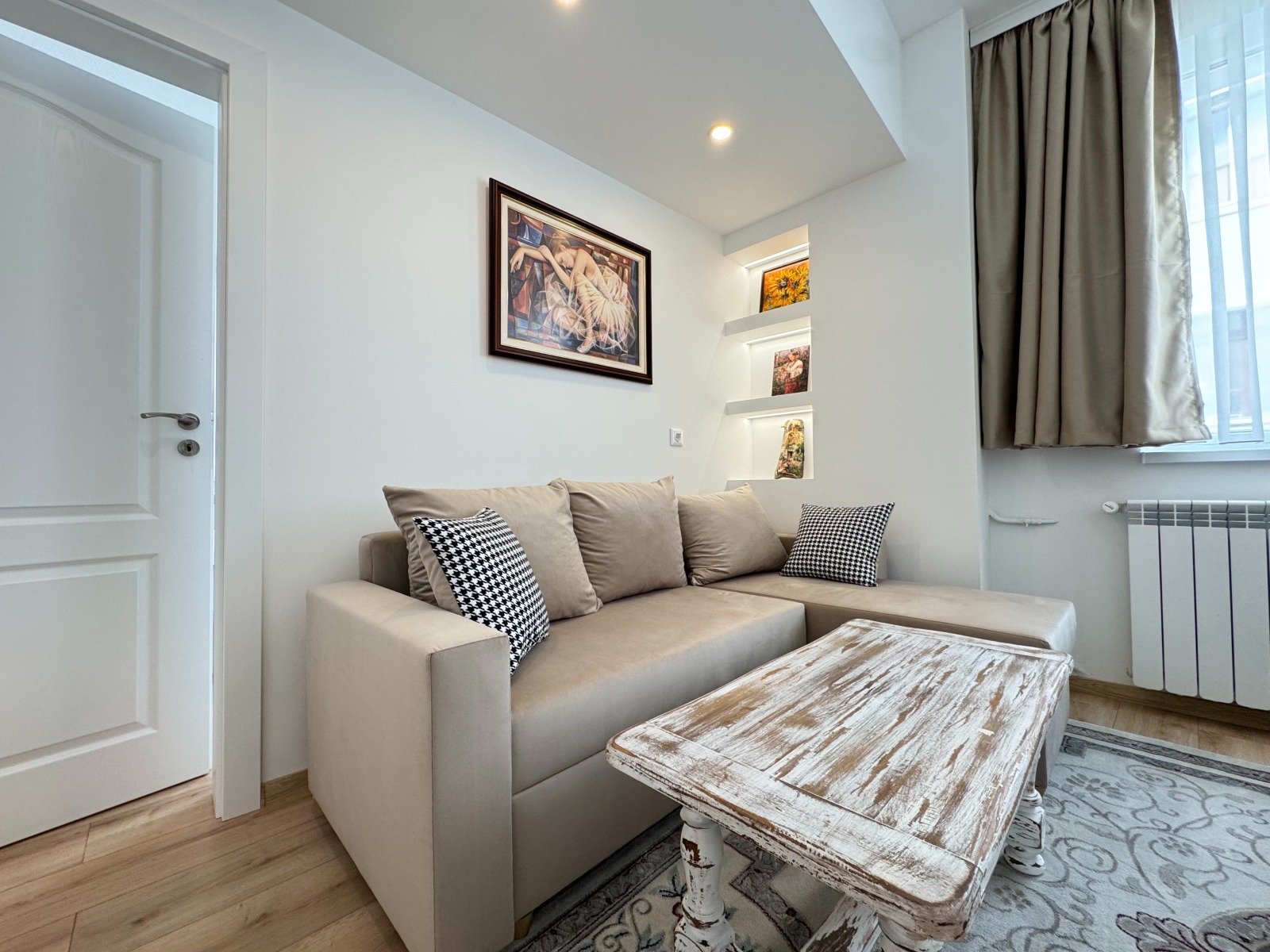 Дава под наем 3-СТАЕН, гр. София, Център, снимка 4 - Апартаменти - 54281347