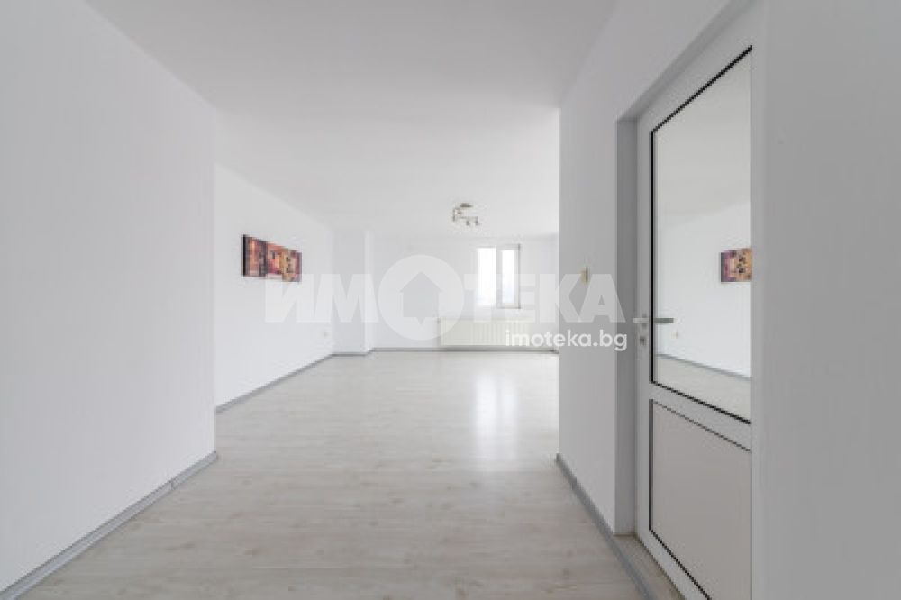 Дава под наем КЪЩА, с. Здравец, област Варна, снимка 2 - Къщи - 53618074