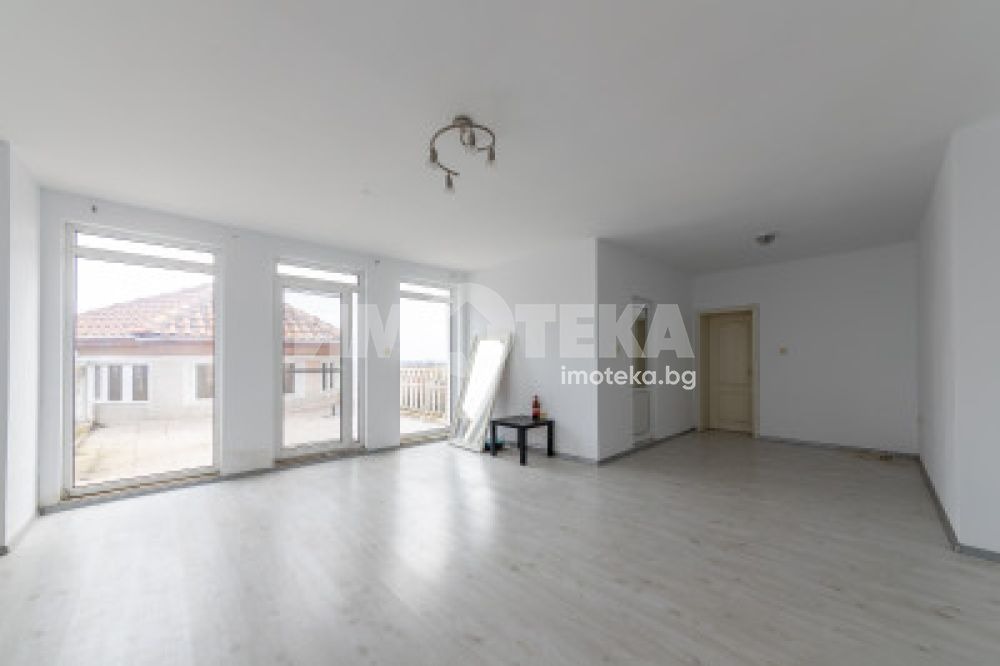 Дава под наем КЪЩА, с. Здравец, област Варна, снимка 4 - Къщи - 53618074