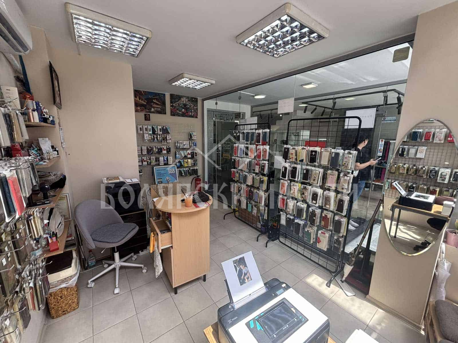 Дава под наем МАГАЗИН, гр. Велико Търново, Център, снимка 2 - Магазини - 54702227