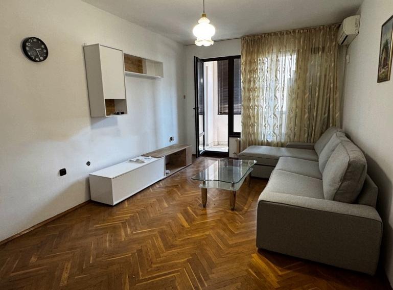 Zu vermieten  2 Schlafzimmer Plowdiw , Zentar , 110 qm | 39310745