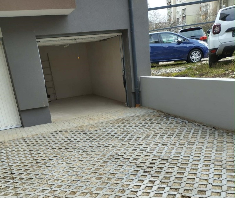 Дава под наем ГАРАЖ, ПАРКОМЯСТО, гр. Кърджали, Възрожденци, снимка 3 - Гаражи и паркоместа - 53042404