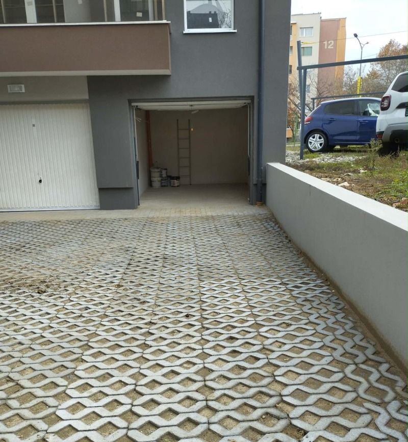 Дава под наем ГАРАЖ, ПАРКОМЯСТО, гр. Кърджали, Възрожденци, снимка 2 - Гаражи и паркоместа - 53042404