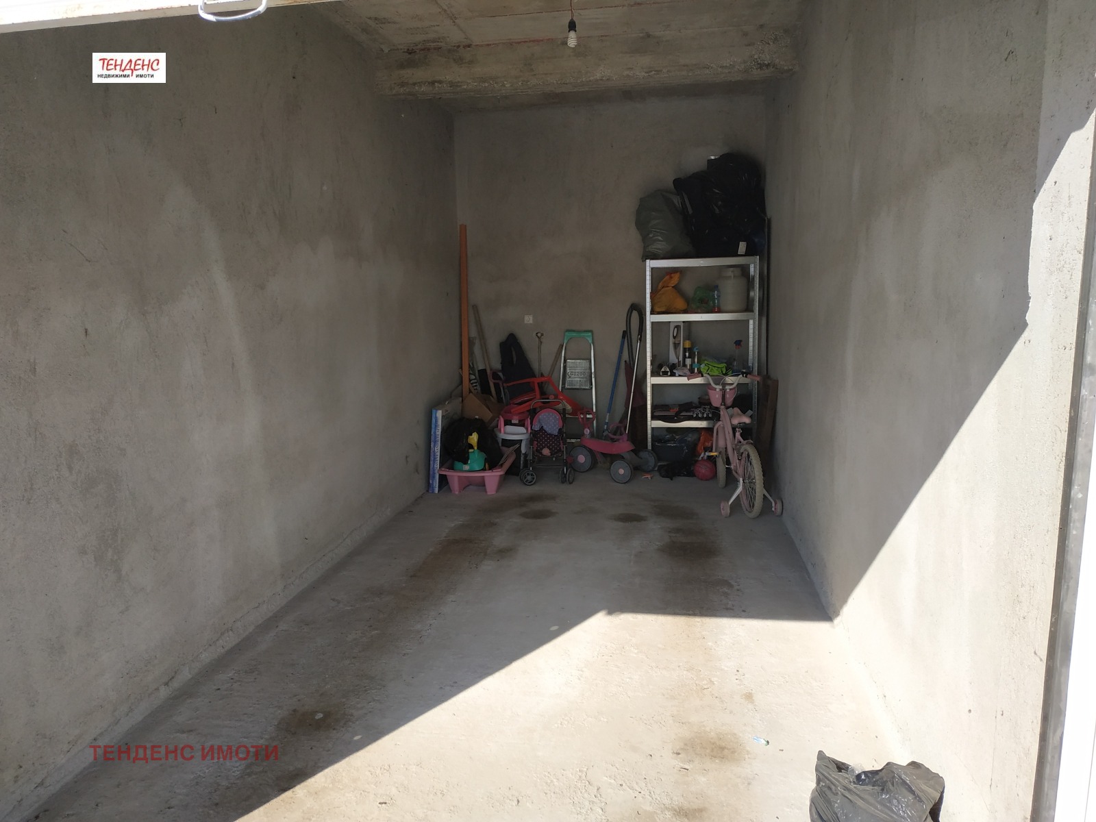 Дава под наем ГАРАЖ, ПАРКОМЯСТО, гр. Кърджали, Възрожденци, снимка 2 - Гаражи и паркоместа - 53715821