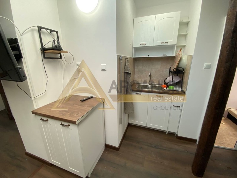 Дава под наем ЕТАЖ ОТ КЪЩА, гр. Варна, Централна поща, снимка 5 - Етаж от къща - 52533558