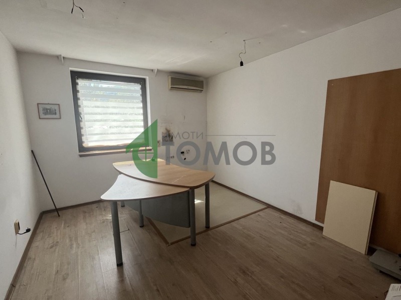 Дава под Наем СКЛАД в град Шумен, Басейна - 520 кв.м / 2 126.97 € » 4 160 лв., ИМОТИ ТОМОВ