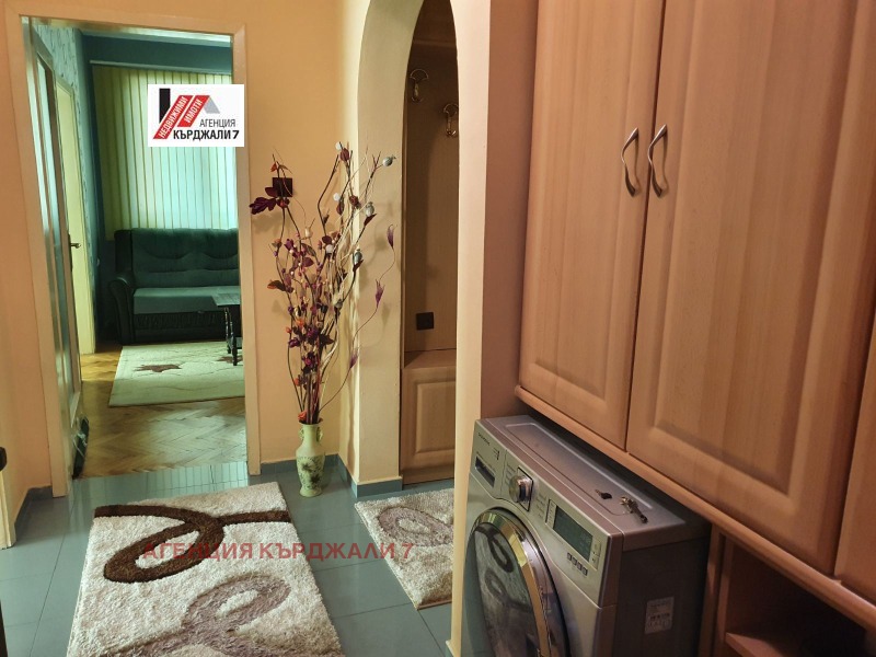 Дава под нем  3-стаен, град Кърджали, Център •  460 лв. • ID 20917526 — holmes.bg - [1] 