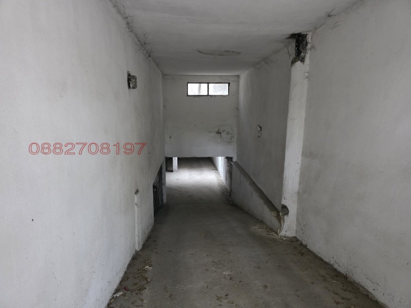 Дава под наем ГАРАЖ, ПАРКОМЯСТО, гр. Варна, Христо Ботев, снимка 2 - Гаражи и паркоместа - 53203976