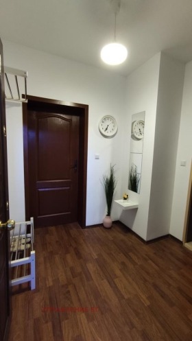 De inchiriat Maisonette