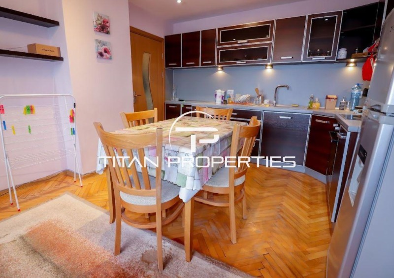 Дава под наем 3-СТАЕН, гр. Варна, Базар Левски