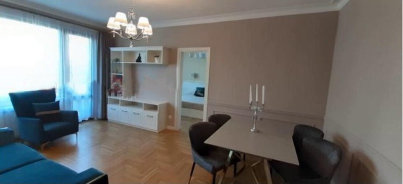 A louer  2 chambres Sofia , Doktorski pametnik , 90 m² | 35986010