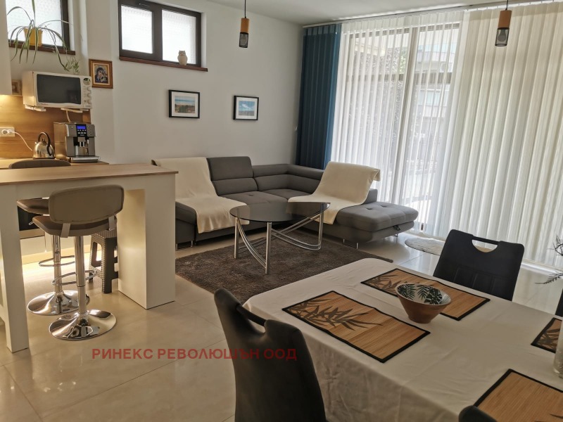 Te huur  Huis Burgas , Sarafovo , 200 m² | 78393060