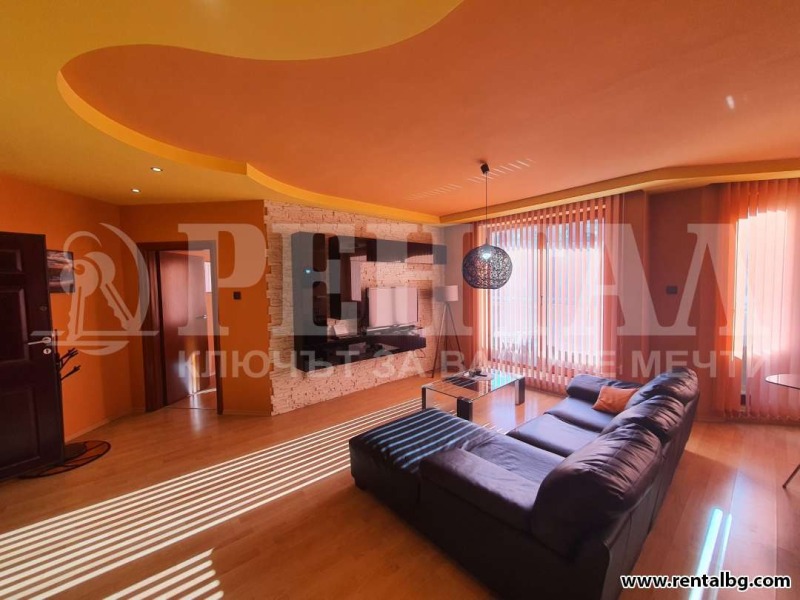 Te huur  1 slaapkamer Plovdiv , Tsentar , 80 m² | 39466471