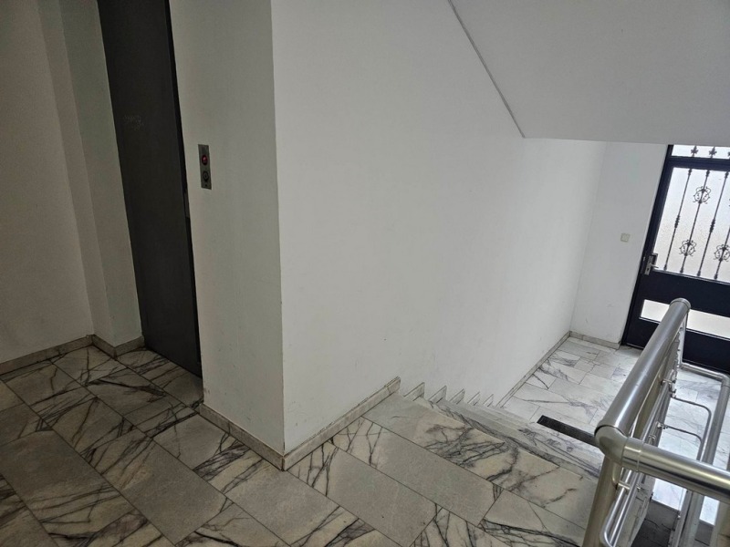 Дава под наем  2-стаен град Кърджали , Център , 50 кв.м | 95077219 - изображение [9]