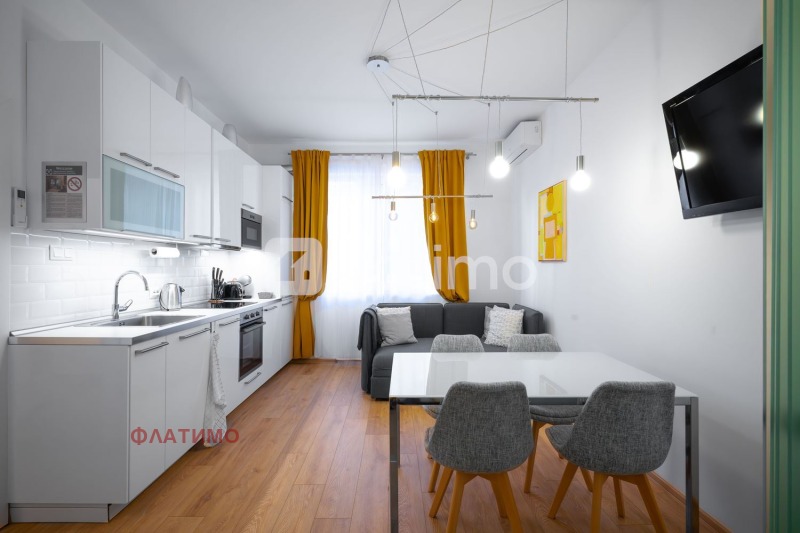 Дава под нем  3-стаен, град София, Център •  850 EUR • ID 57468661 — holmes.bg - [1] 