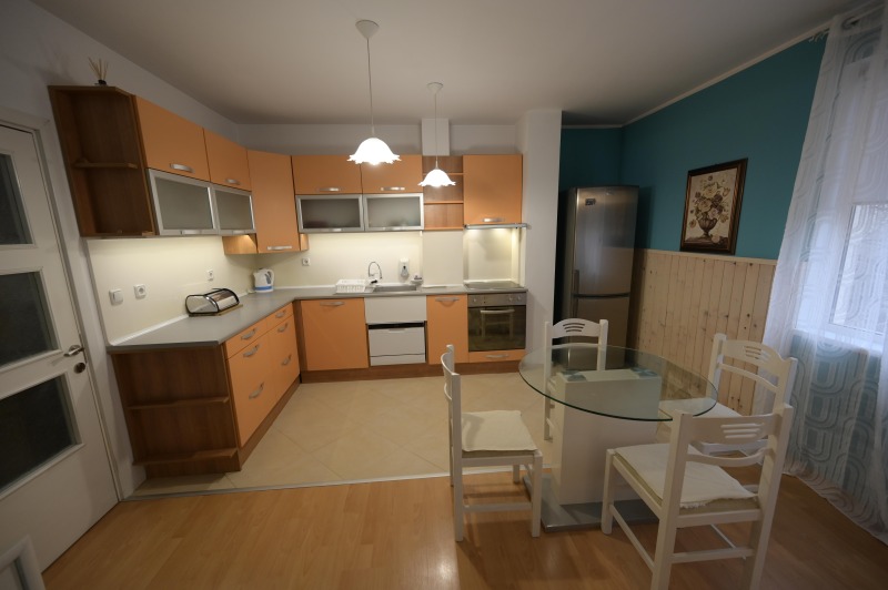 Te huur  2 slaapkamers Plovdiv , Kjutsjuk Parizj , 90 m² | 35178981