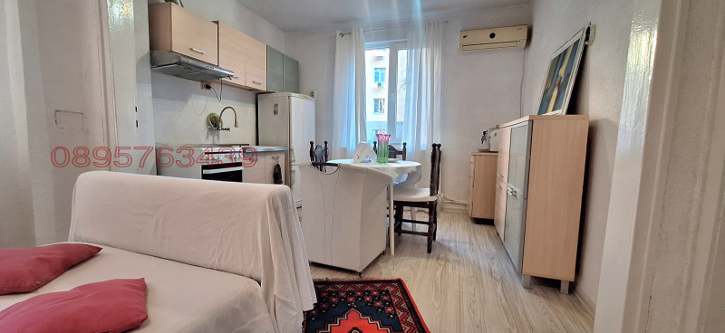 Дава под наем КЪЩА, гр. Перник, Център, снимка 2 - Къщи - 53192622