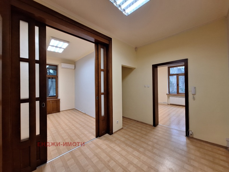 Дава под Наем ОФИС в град София, Център - 90 кв.м / 1 000 € » 1 955.83 лв., ЕНДЖИ-ИМОТИ