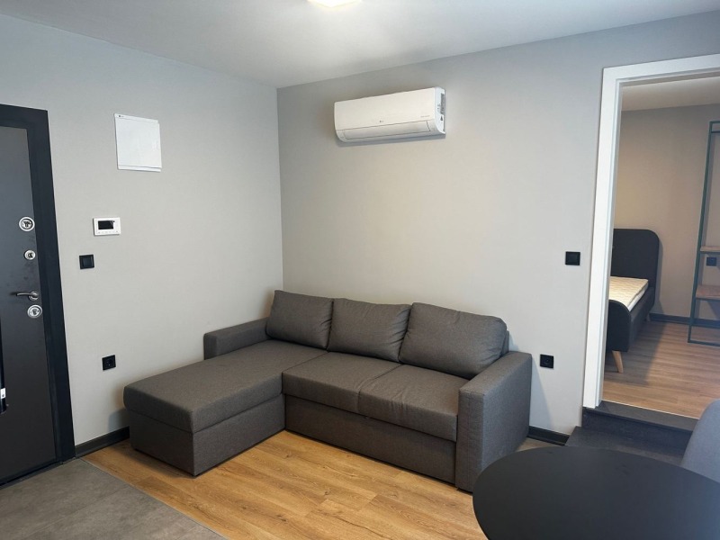 Дава под нем  2-стаен, град София, Център •  749 EUR • ID 80867560 — holmes.bg - [1] 