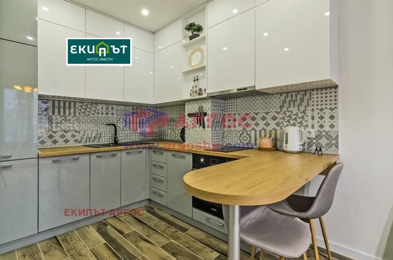 Дава под нем  2-стаен, град Варна, ВИНС-Червен площад •  550 € • ID 64070323 — holmes.bg - [1] 