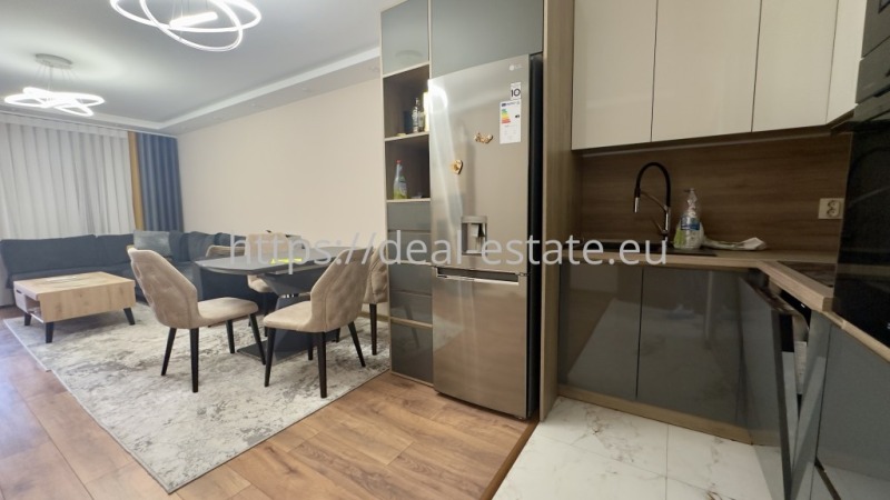 Дава под наем 3-СТАЕН, гр. Благоевград, Широк център