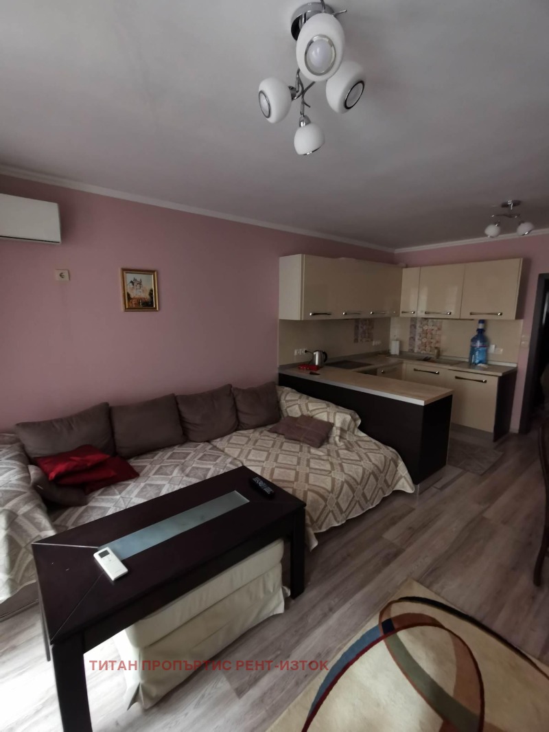 Дава под наем 3-СТАЕН, гр. Бургас, Център